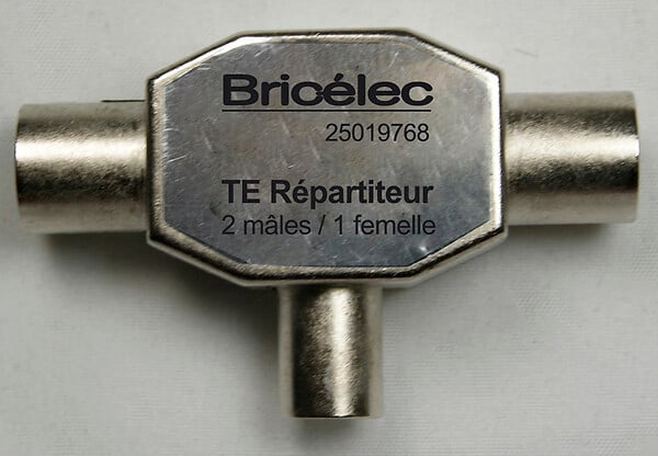 Répartiteur TV en T 9.52mm 2 mâle-1 femelles blindé métal