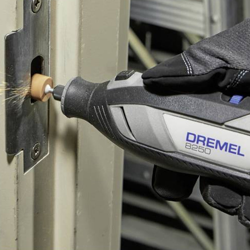 Dremel 8250 Outil Rotatif Multifonction Sans-fil 12V, 65 acc, 5 adaptations, 1 batterie 2Ah, de 5.000 à 30.000 tr/min