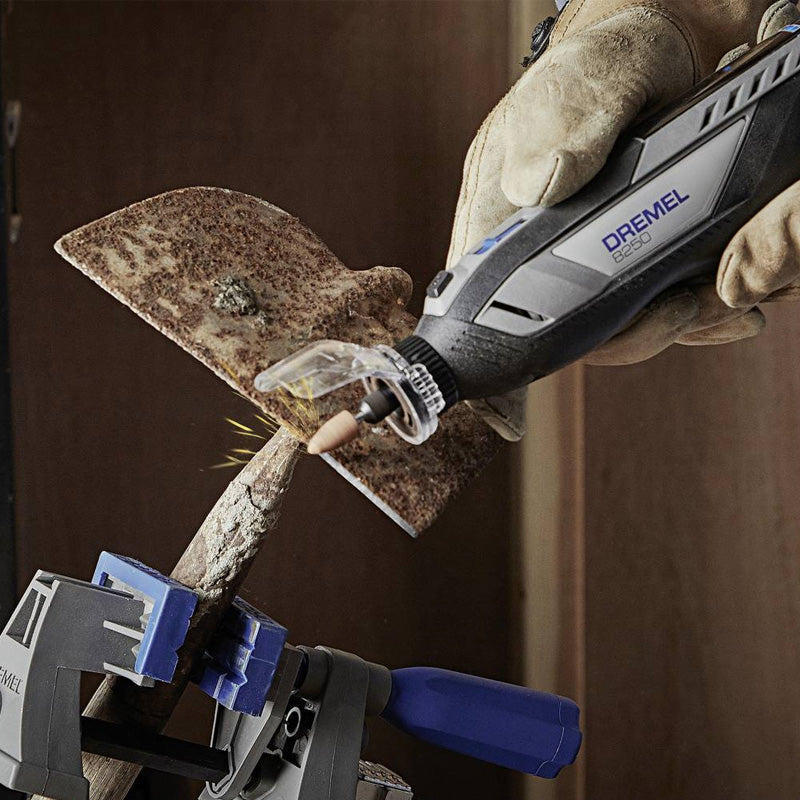 Dremel 8250 Outil Rotatif Multifonction Sans-fil 12V, 65 acc, 5 adaptations, 1 batterie 2Ah, de 5.000 à 30.000 tr/min