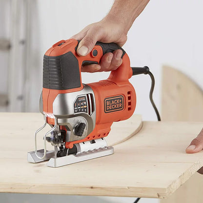 SCIE SAUTEUSE PENDULAIRE Black & Decker BES610 650W