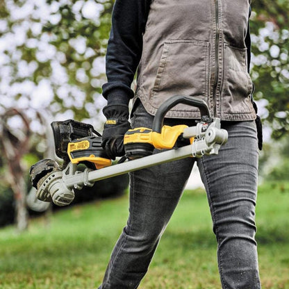 Coupe-bordure repliable 18V DEWALT DCMST561P1-QW avec un chargeur et une batterie 5,0 Ah