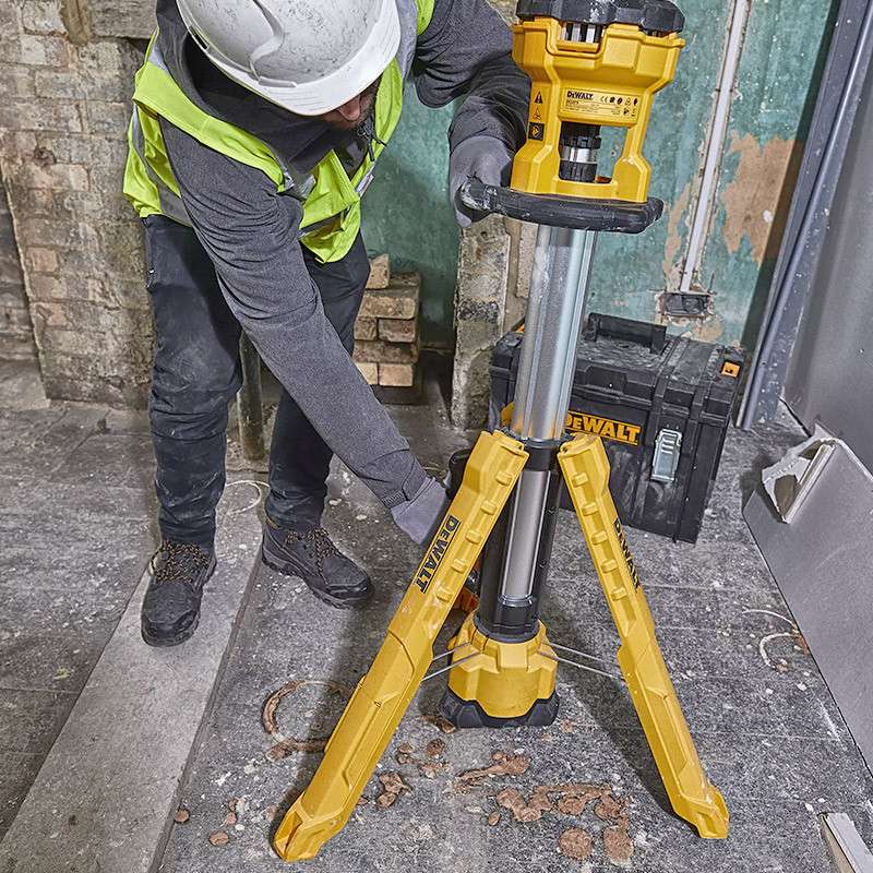 Projecteur de chantier DEWALT DCL079 avec Trépied 18V XR (vendu sans batterie)